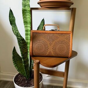 VINTAGE Wood & Rattan Floral Embossed Boho Metal Clasp Purse